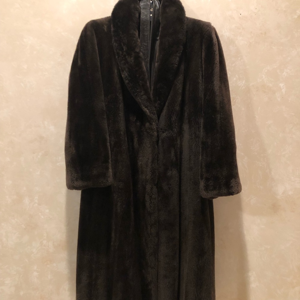 Vintage authentic fur, full length. Dark brown with leather belt